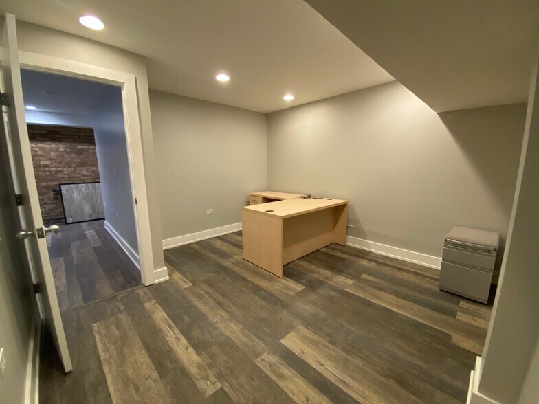 More Photos Of 687-689 N Milwaukee Ave, Chicago Apartments For Lease