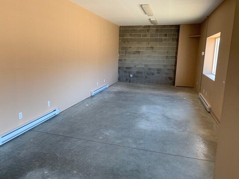 More Photos Of 14 Burnt Valley Ave, Red Deer County Service For Lease