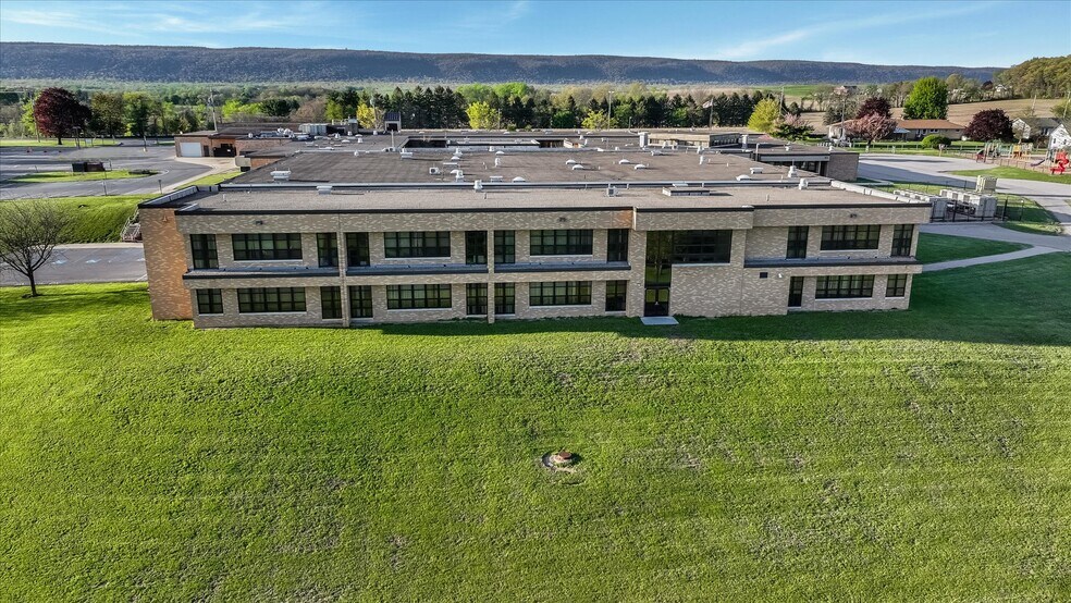 More Photos Of 2835 Mountain View Dr, Bath Office For Sale