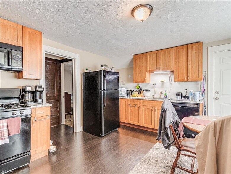 More Photos Of 5521 W 48th St, Parma Apartments For Sale