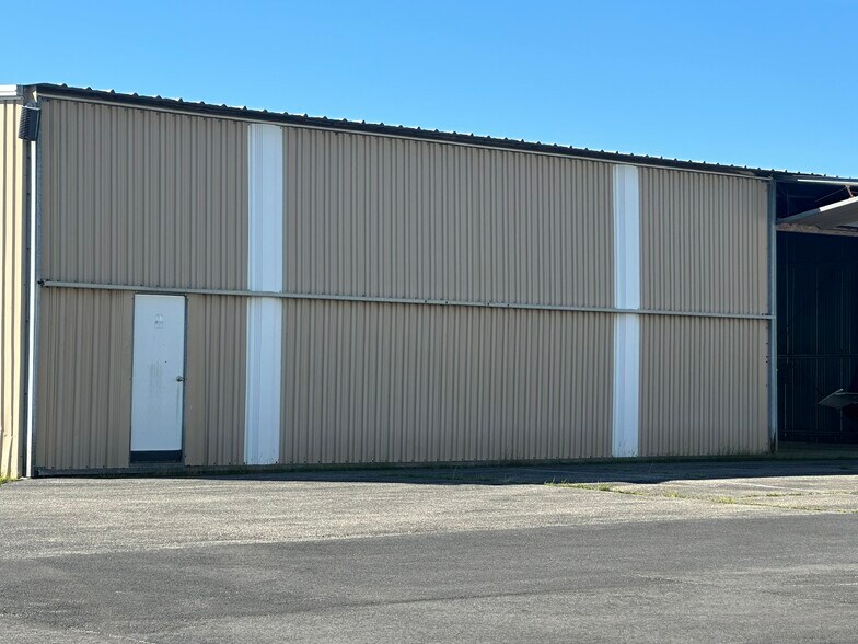 More Photos Of 10 Hangar Rd, Vineyard Haven Warehouse For Lease