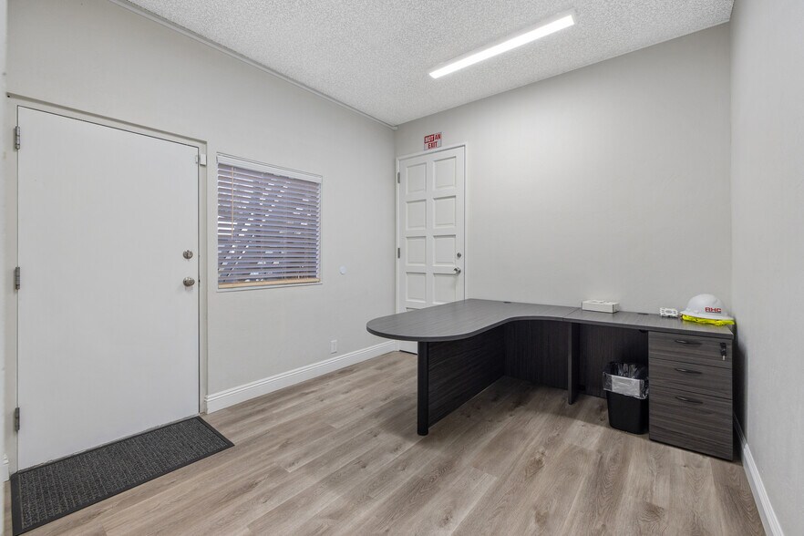 More Photos Of 1620 W Mineral King Ave, Visalia Office For Sale