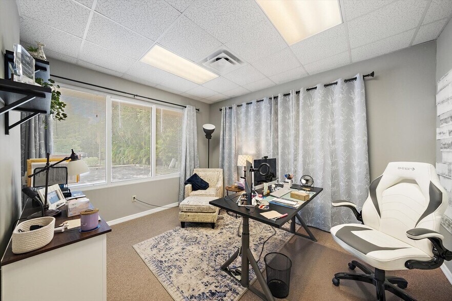 More Photos Of 202 N Rhodes Ave, Sarasota Office For Sale