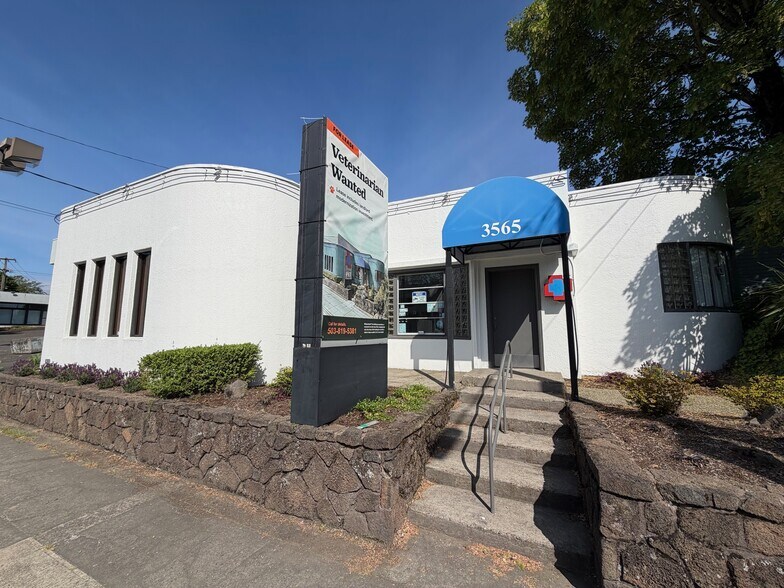 Primary Photo Of 3565 NE Sandy Blvd, Portland Storefront Retail Residential For Lease