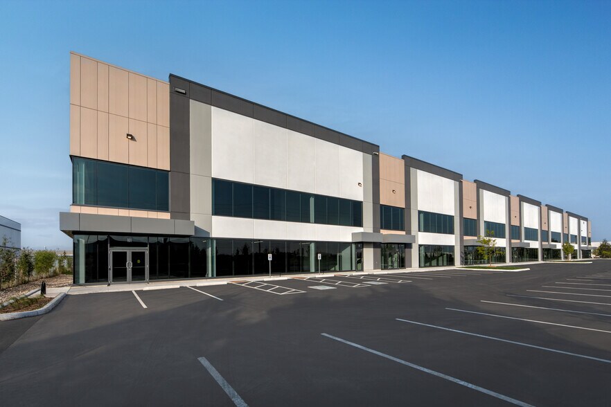 More Photos Of 399 Healey Rd, Caledon Warehouse For Lease