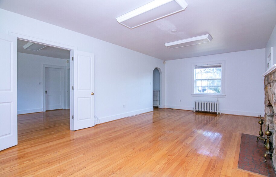 More Photos Of 1540 Apperson Dr, Salem Office For Sale