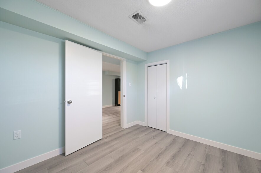 More Photos Of 132 17 Avenue NW, Calgary Office For Sale