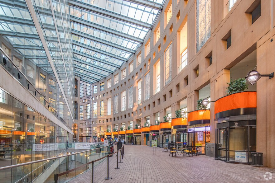 More Photos Of 345 Robson St, Vancouver General Retail For Lease