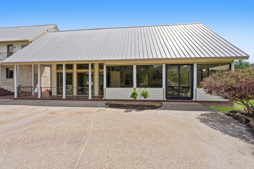 More Photos Of 43 Pool Rd, Richards Specialty For Sale