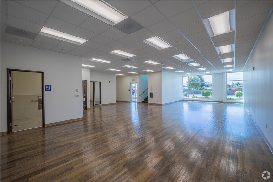 More Photos Of 2380 Williams St, San Leandro Warehouse For Lease