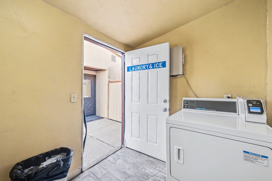 More Photos Of 386 E 300 S, Kanab Hotel For Sale