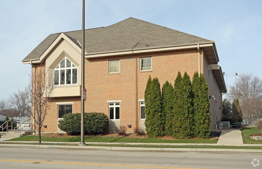 More Photos Of 6926 39th Ave, Kenosha Medical For Lease