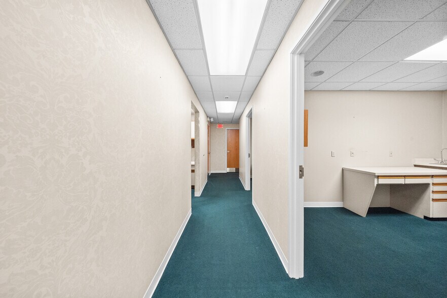 More Photos Of 1901 Winchester Ave, Ashland Office For Sale