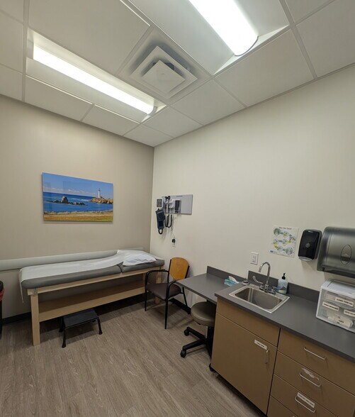 More Photos Of 9040 Ulmerton Rd, Largo Storefront For Lease