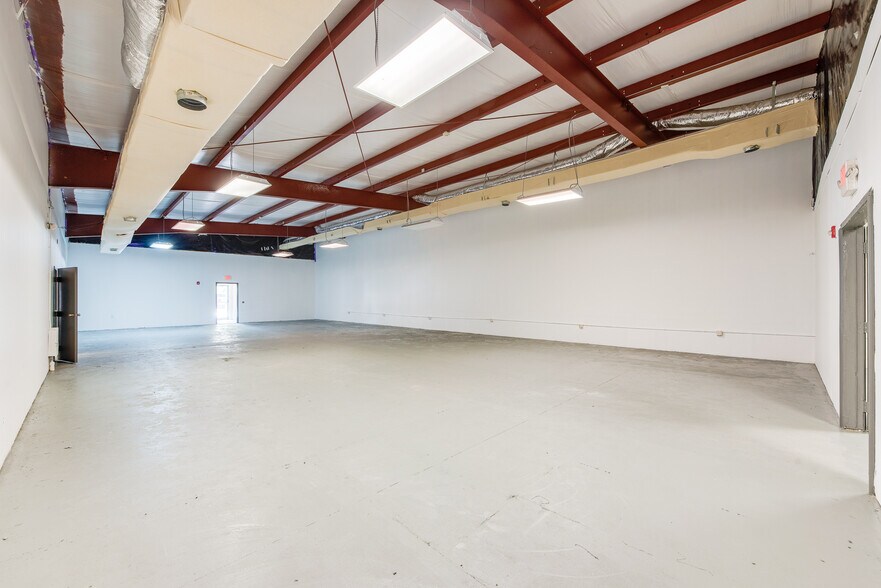 More Photos Of 955 Orange Ave, Daytona Beach Freestanding For Lease