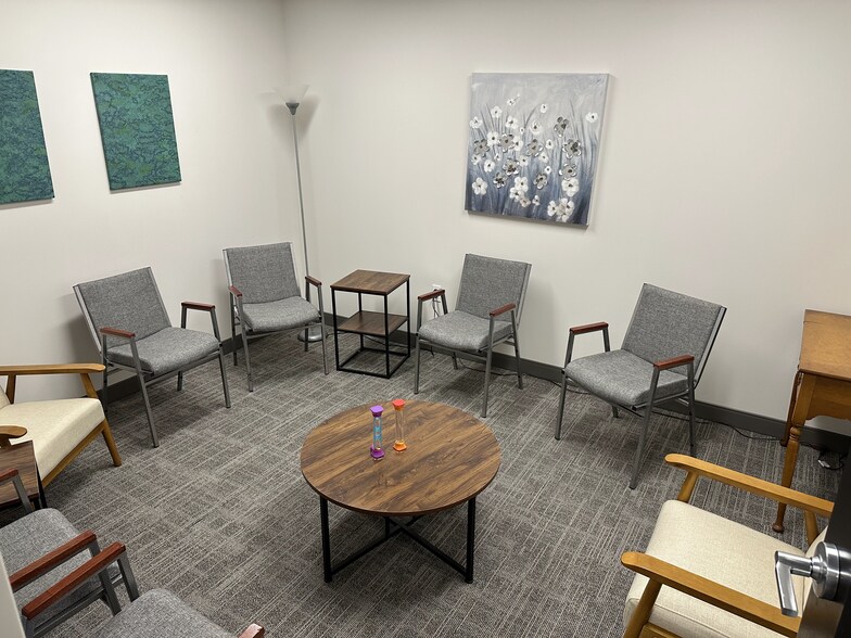 More Photos Of 1945 Old Gallows Rd, Vienna Medical For Lease