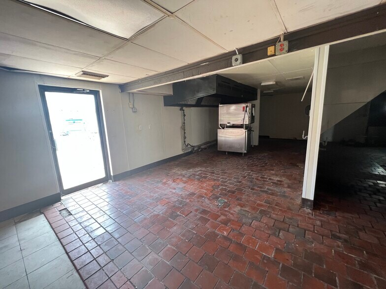 More Photos Of 3450 Demetropolis Rd, Mobile Restaurant For Sale