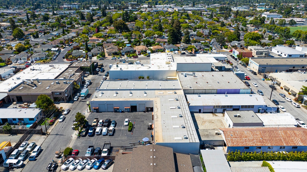 More Photos Of 831 Sweeney Ave, Redwood City Warehouse For Lease
