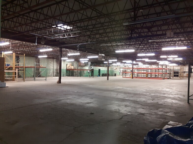 More Photos Of 20 Industrial Pl, Middletown Manufacturing For Sale