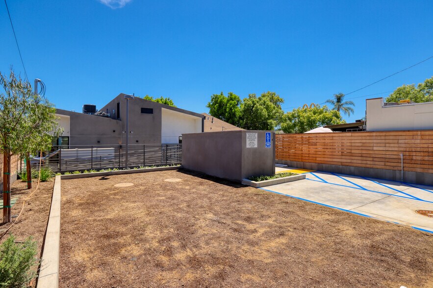 More Photos Of 5805 York Blvd, Los Angeles Restaurant For Lease