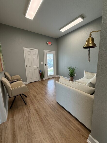More Photos Of 2301 S Bagdad, Cedar Park Office For Sale
