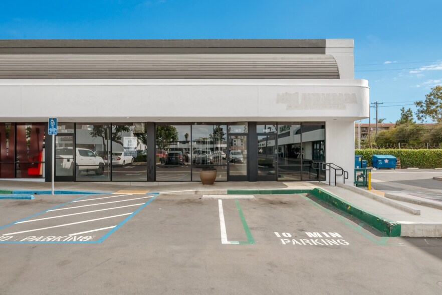 More Photos Of 18581-18631 Beach Blvd, Huntington Beach Unknown For Lease
