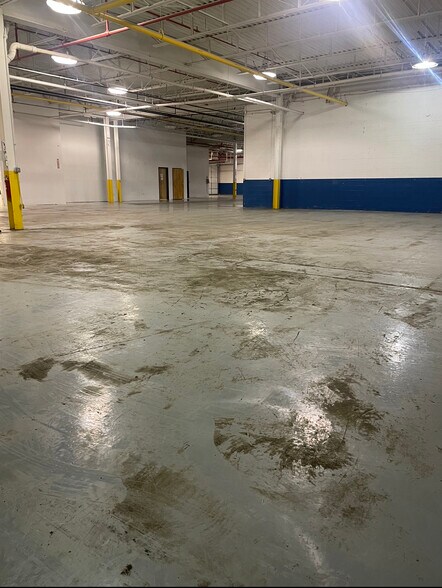 More Photos Of 30 Sherwood Ln, Fairfield Warehouse For Lease