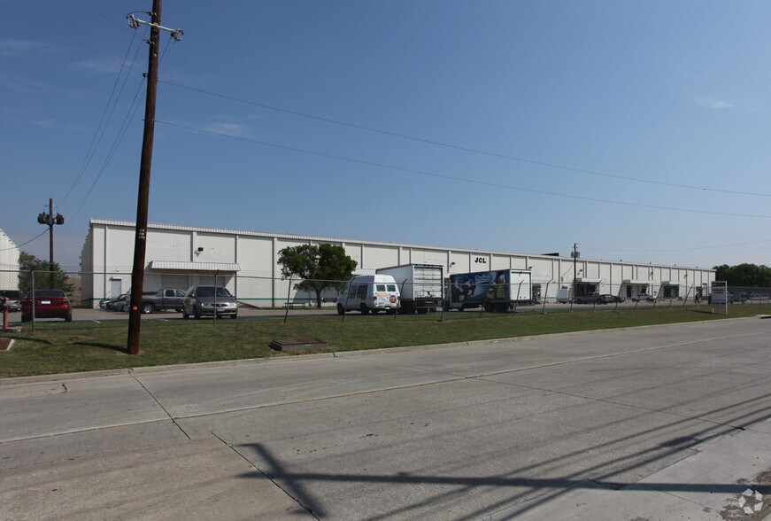 More Photos Of 2667-2677 Northaven Rd, Dallas Warehouse For Lease