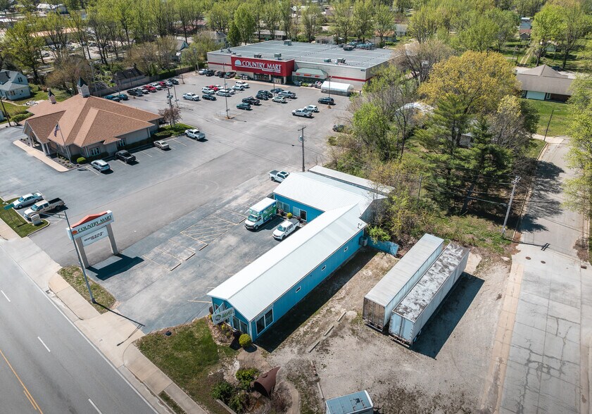 More Photos Of 329 N Jefferson St, Saint James Freestanding For Sale