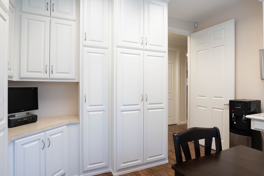 More Photos Of 1000 W State Highway 6, Waco Office For Lease