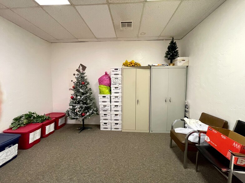 More Photos Of 914-920 S 4th St, Chickasha Storefront Retail Office For Sale