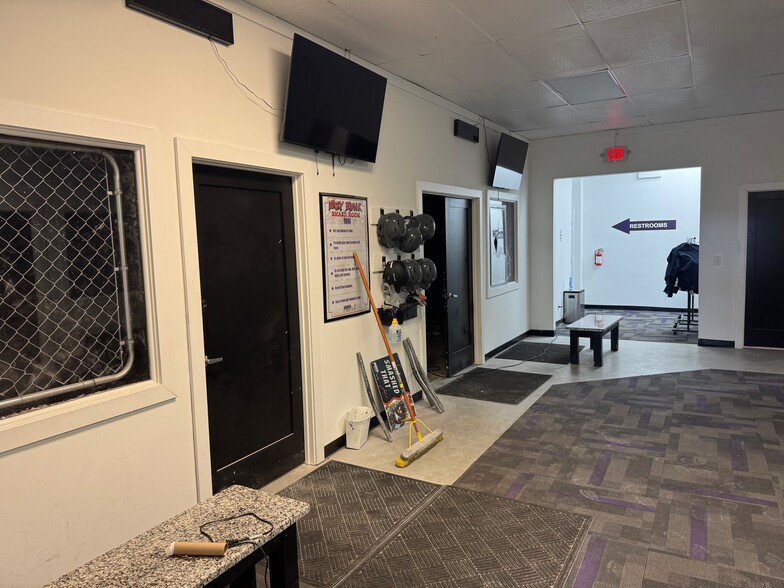 More Photos Of 3273-3347 Seajay Dr, Dayton Freestanding For Lease