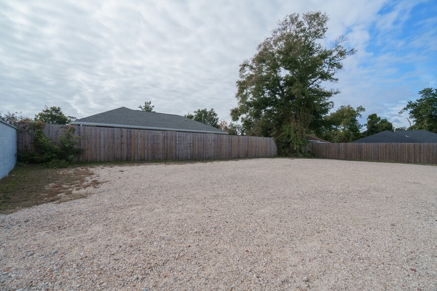 More Photos Of 1919 Drummond Ave, Panama City Distribution For Lease