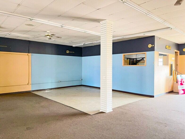 More Photos Of 104 E Graham Ave, Pryor General Retail For Sale