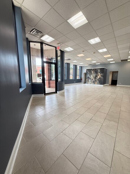 More Photos Of 223 Dundee Ave, Elgin Freestanding For Lease