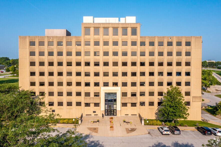 More Photos Of 1200 Valley West Dr, West Des Moines Office For Lease