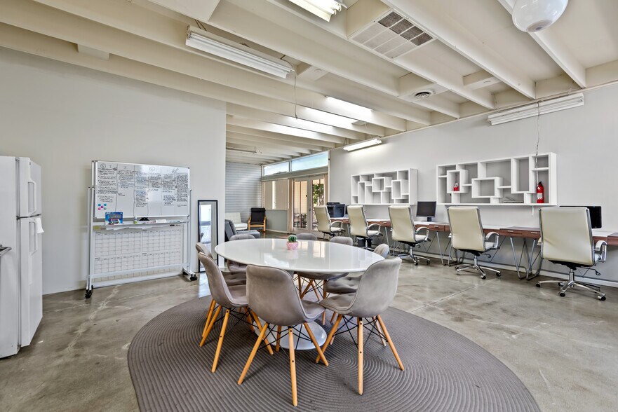 More Photos Of 1108 Tamarind Ave, Los Angeles Loft Creative Space For Lease