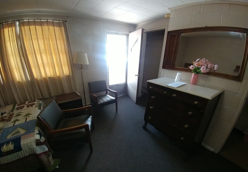 More Photos Of 304 East Court Street, Jasper Hotel For Sale