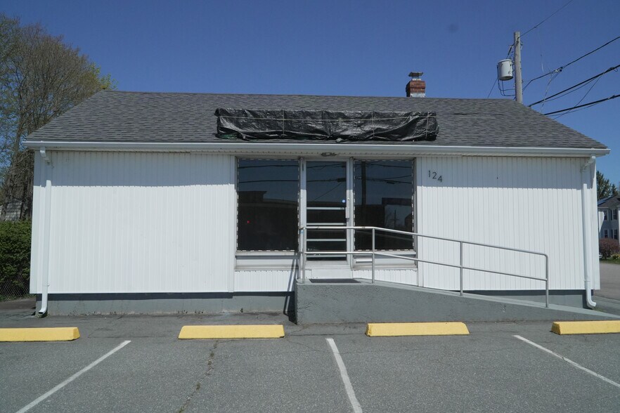 More Photos Of 124 E Main Rd, Middletown General Retail For Lease