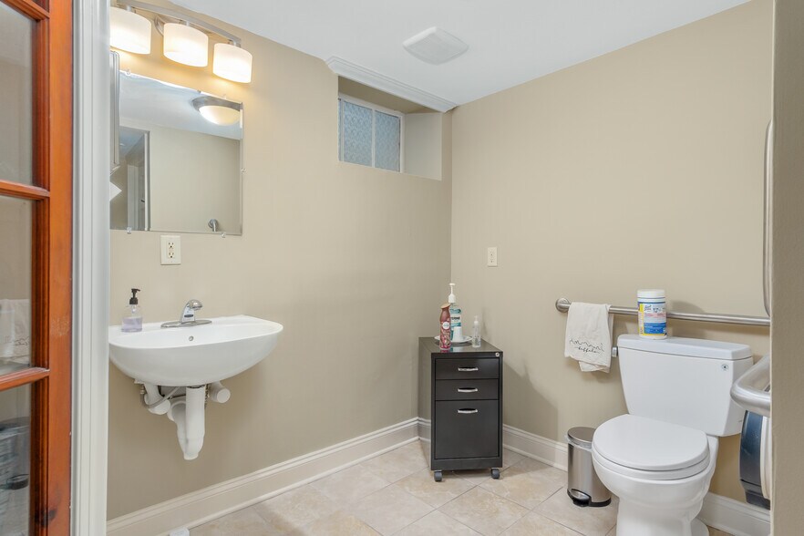 More Photos Of 111 Council St, Frederick Office For Lease