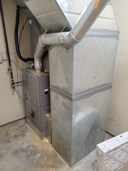 More Photos Of 909 6th St, Clarkston Storefront Retail Office For Lease