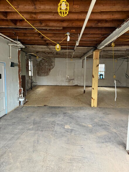 More Photos Of 9-11 Elm Ave, Mount Vernon Service For Sale