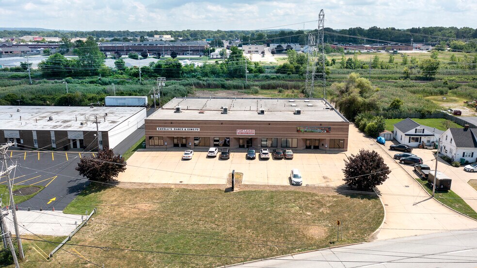 More Photos Of 7516 Tyler Blvd, Mentor Flex For Lease