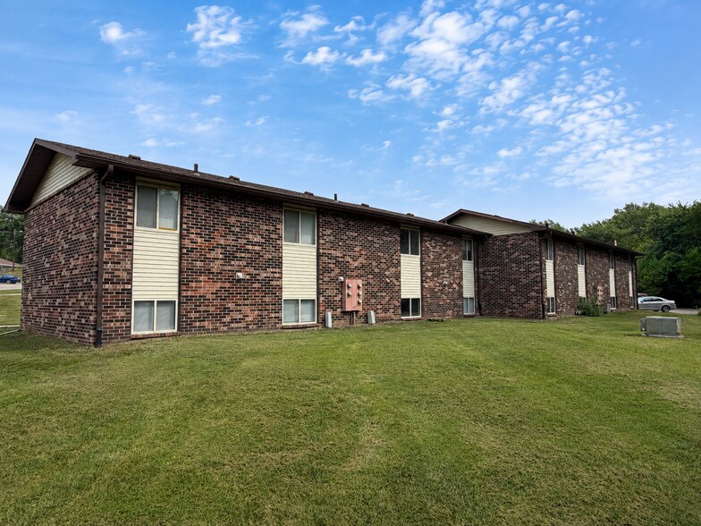 More Photos Of 1660 E Summit St, Red Oak Apartments For Sale