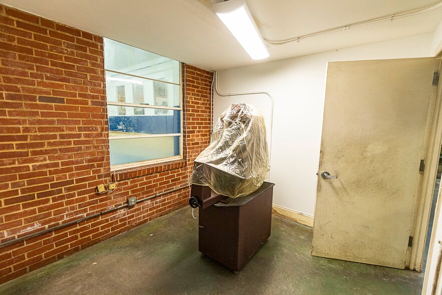 More Photos Of 1434 Farrington Rd, Apex Light Manufacturing For Sale