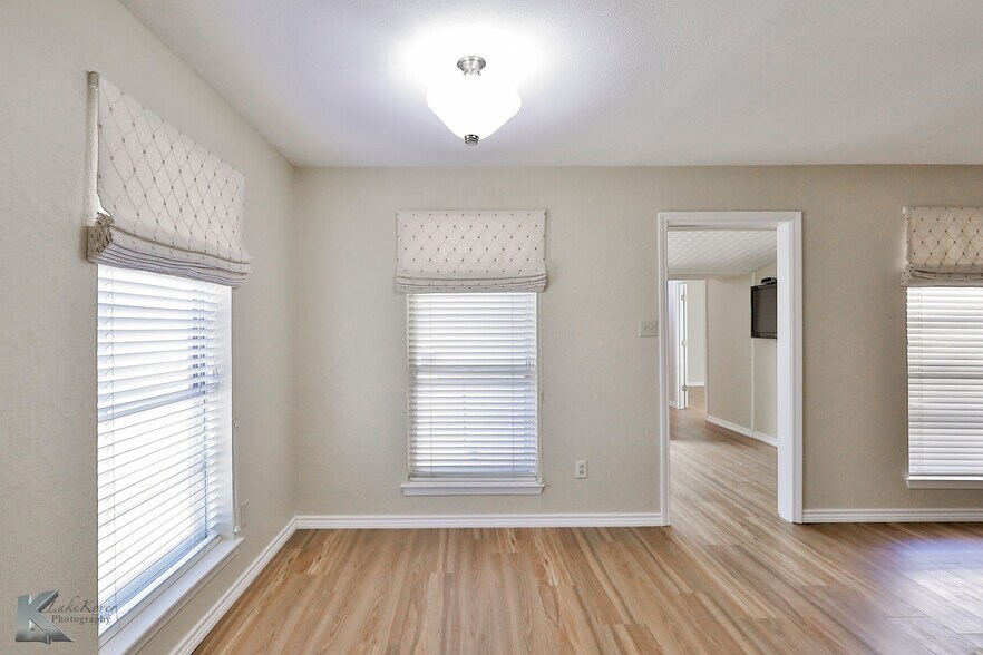 More Photos Of 2810 S 27th St, Abilene Office For Sale