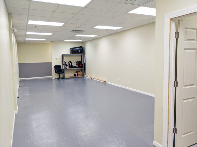 More Photos Of 815-829 Campus Dr, Joliet Medical For Lease