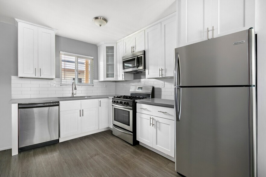 More Photos Of 629-631 E Elk Ave, Glendale Apartments For Sale