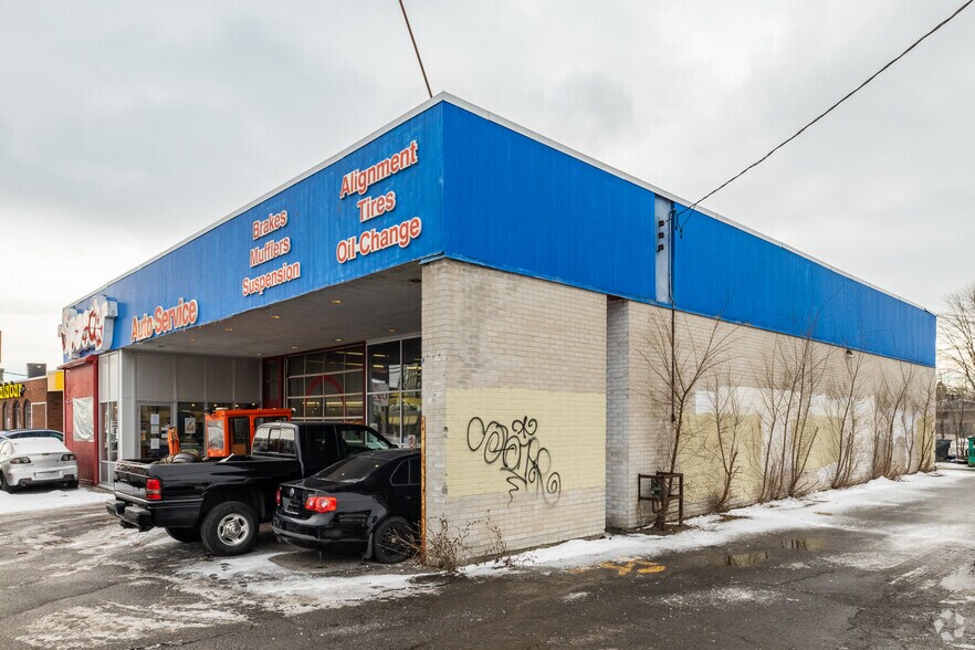 Primary Photo Of 1608 Merivale Rd, Ottawa General Retail For Sale
