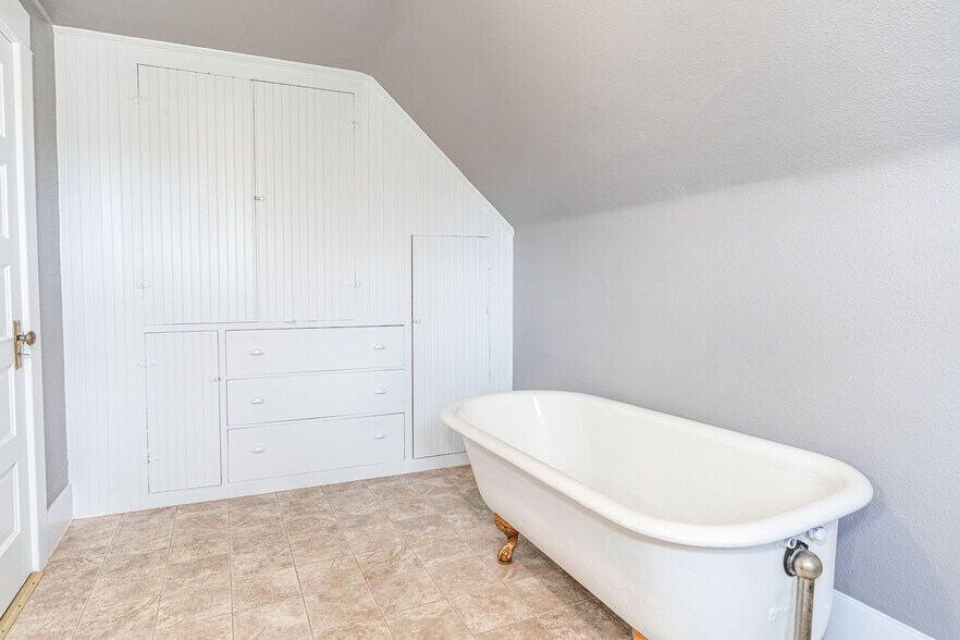 More Photos Of 19679 Front St, Poulsbo Office For Sale